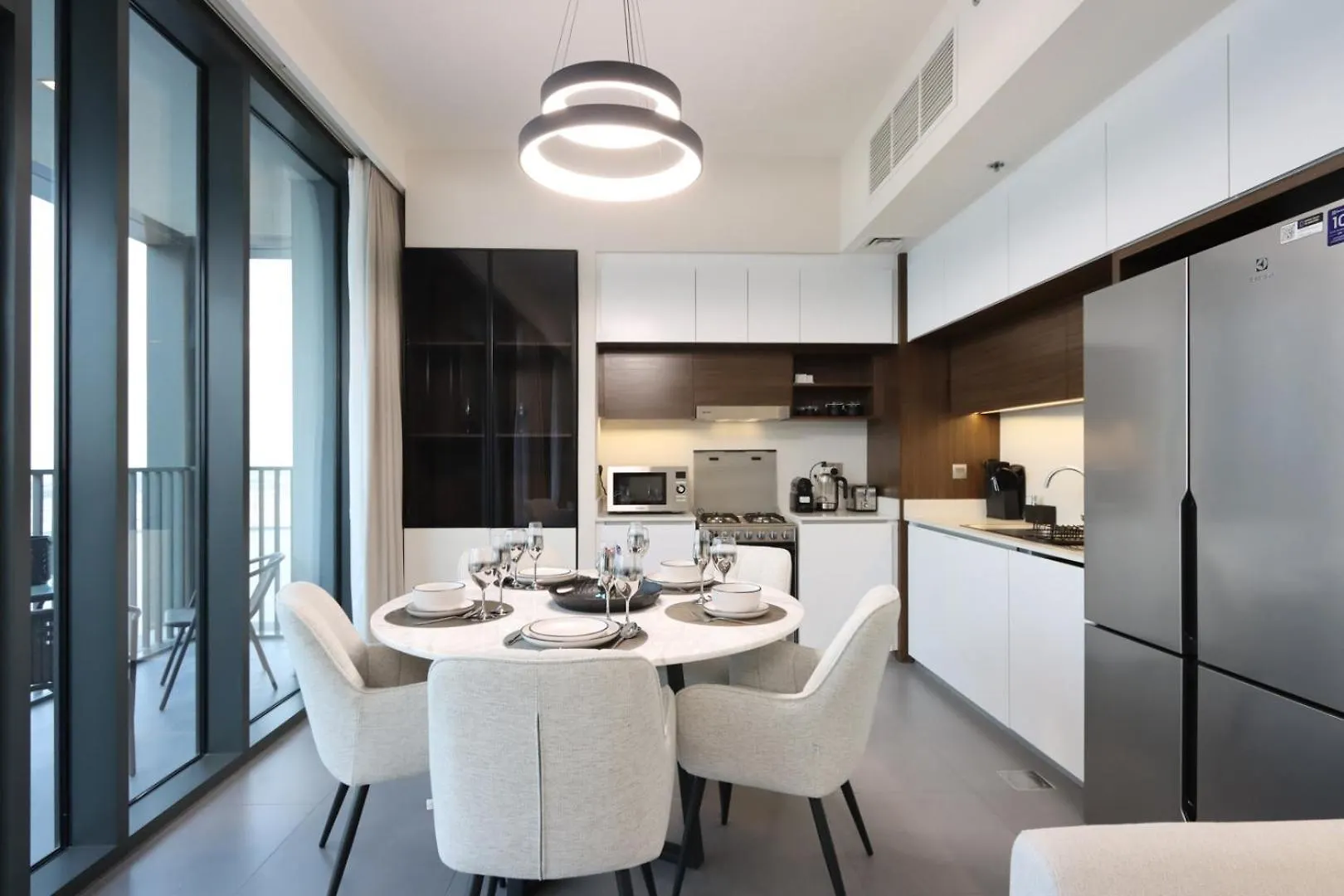Waterfront 2Br With Dubai Skyline Views Apartment