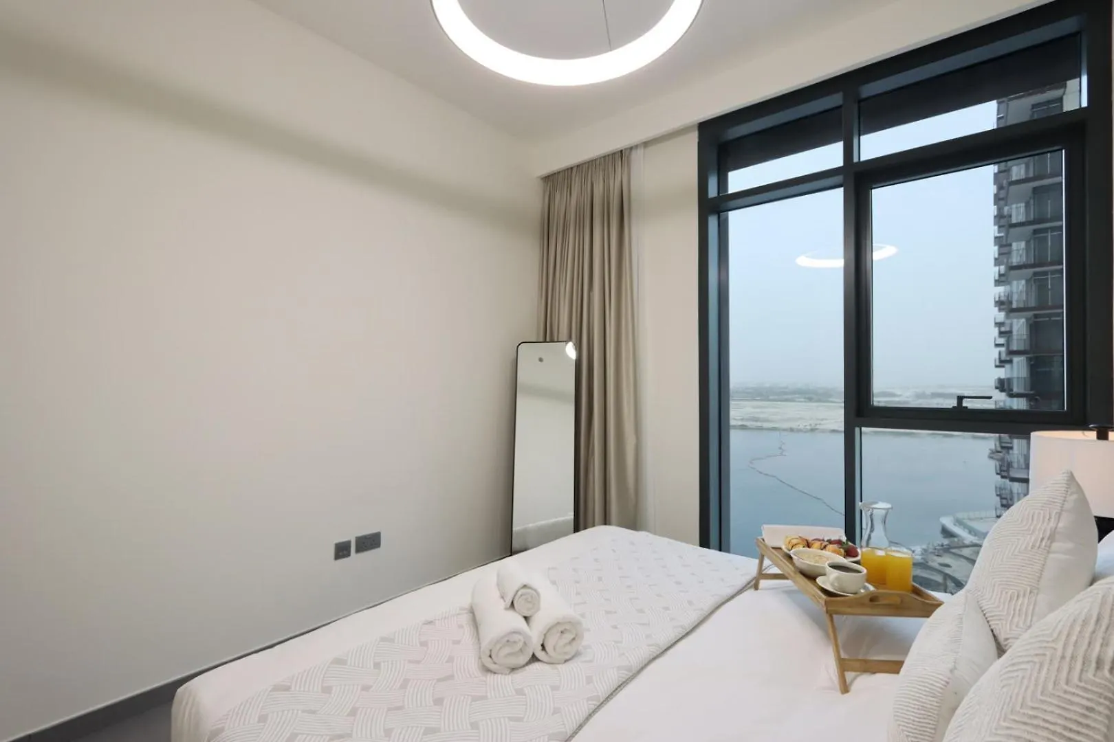 Waterfront 2Br With Dubai Skyline Views Apartment