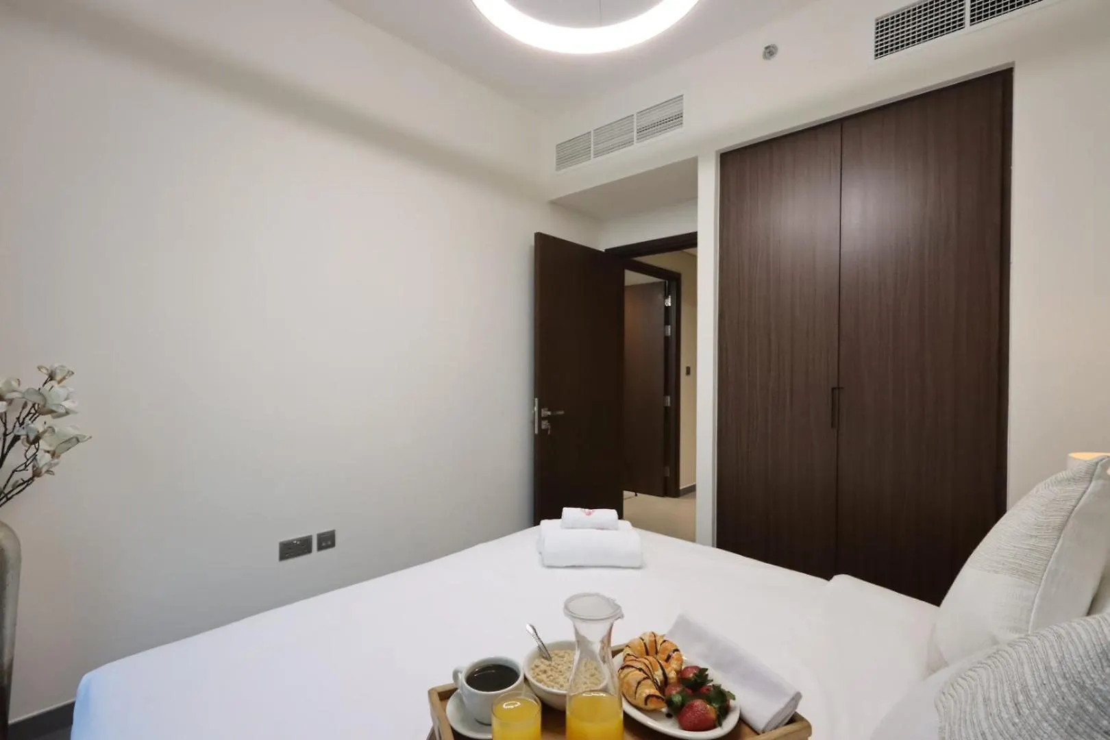 Waterfront 2Br With Dubai Skyline Views Apartment